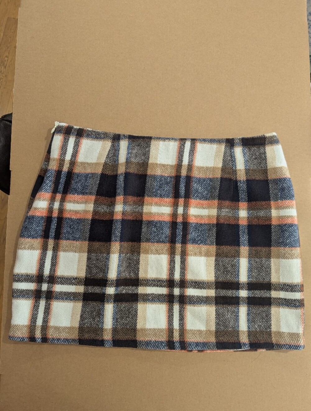 Cider Womenโs Wool Blend Mini Skirt Beige Brown Plaid Side Zipper Sz XL *NWOT